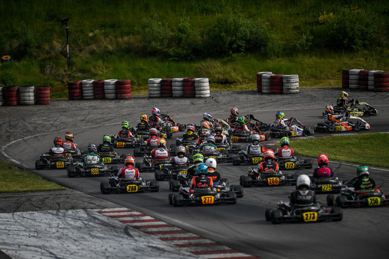 Internationales Feld Startet Beim Road To Wackersdorf Kart Magazin De