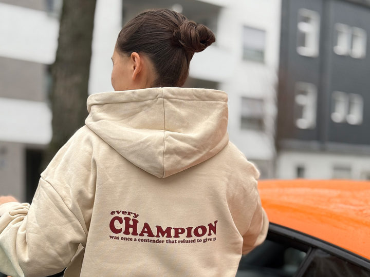 Ideallinie Streetwear präsentiert neue Kollektion „Living the Life of a Champion“